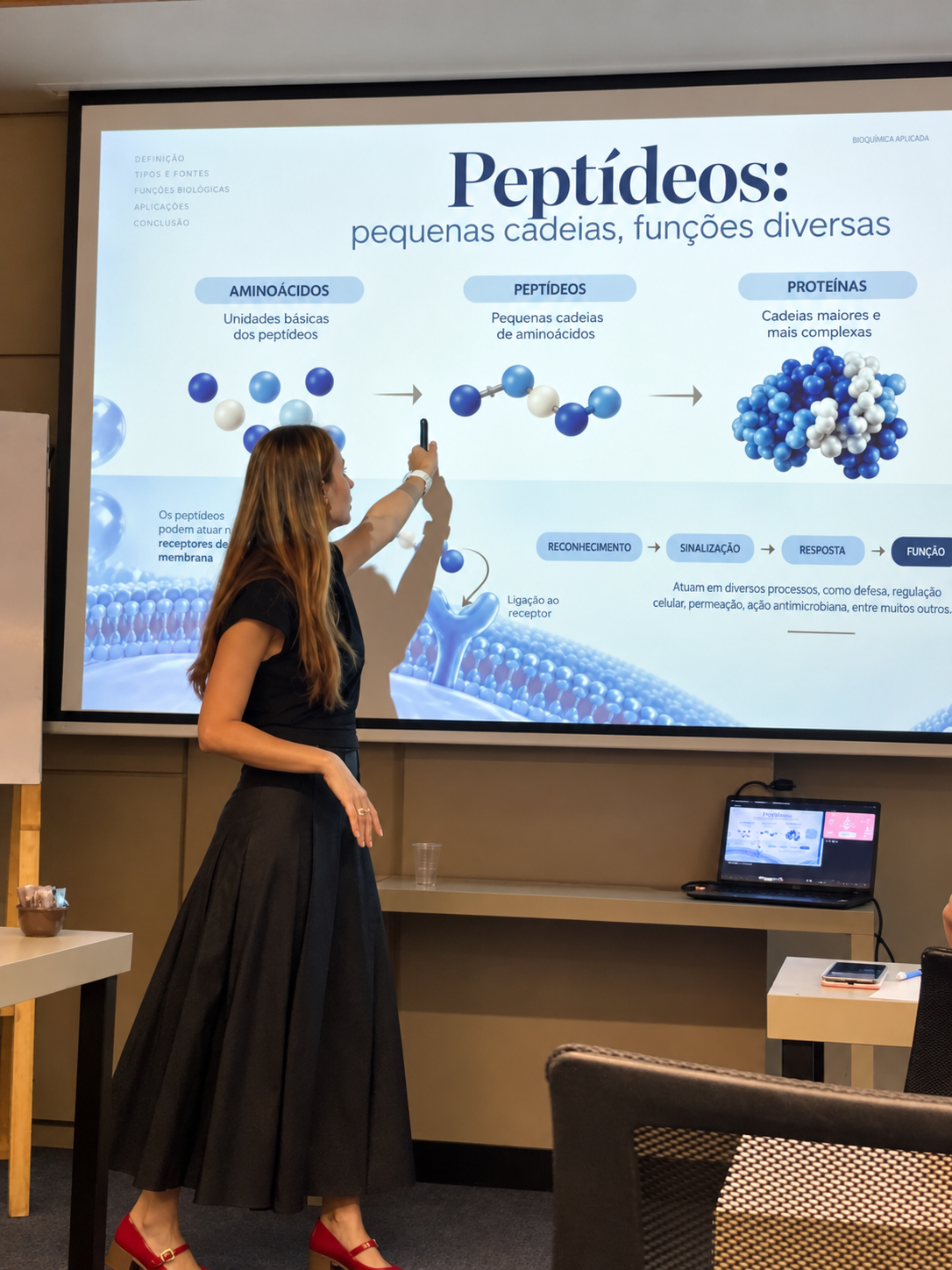Dra. Jaqueline Teles em atividade profissional